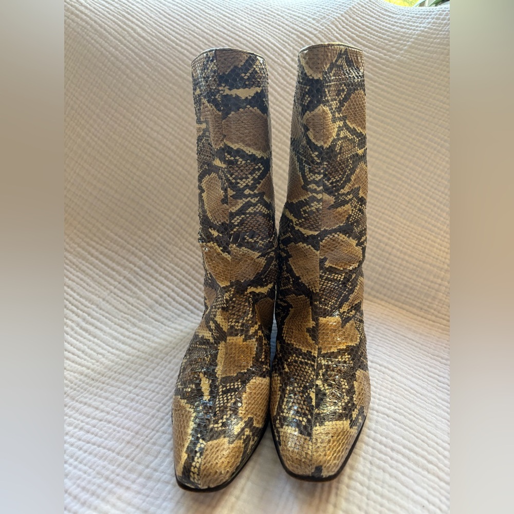 Manolo Blahnik snake skin boots size 39